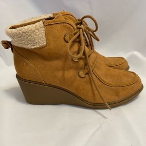 Mad Love Kenzie Cognac Faux Suede Lace Up Wedge Ankle Boots Women’s Size 10